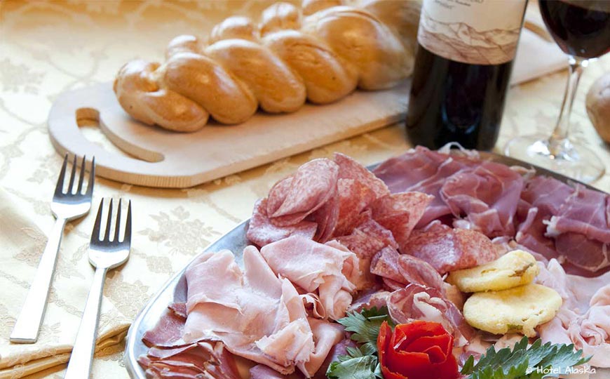 cucina-tipica-ladina-serata-trentina